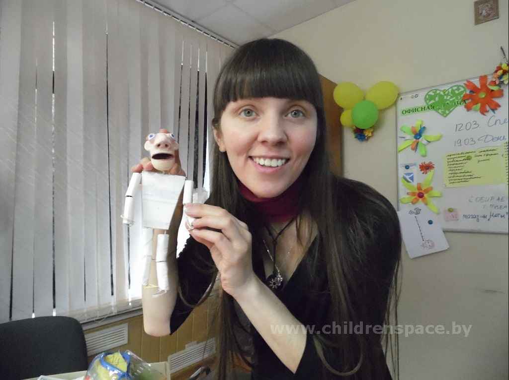 Катя Гузовская-Гора с уникальной  куклой